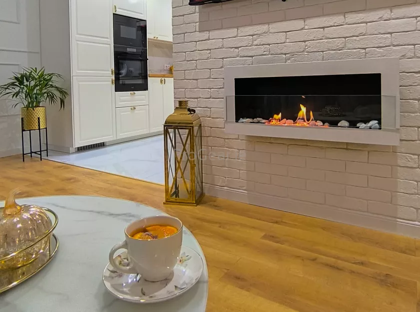 Wall-Mounted Bioethanol Fireplace – 900×400 mm, Glossy White with Glass