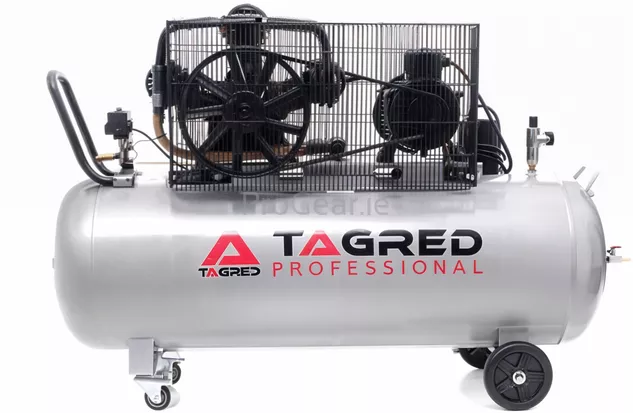 Oil compressor, TAGRED 300L, 3-piston, 400V plus 2 bottles of oil FREE